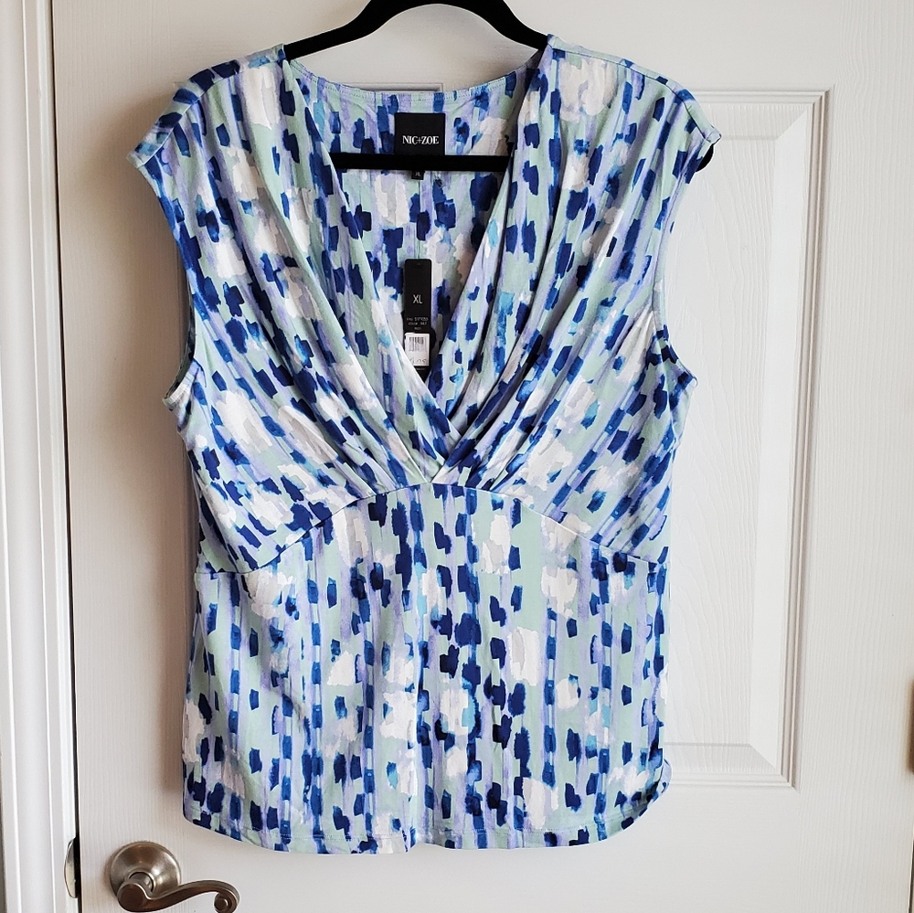 NWT NIC+ZOE multi colored blues v-neck top